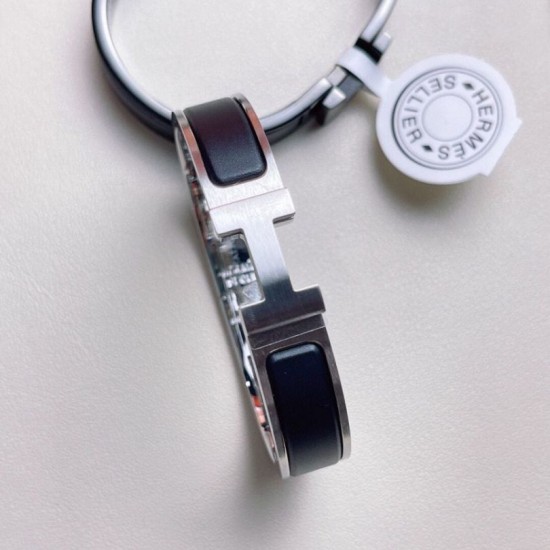 Replica Bracciale Clic HH Hermès in smalto nero imitazione Falso