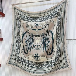 Scialle Hermès Tourterelle Phaeton's Wheels Bandana 140 Scialle Hermès Tourterelle Phaeton's Wheels Bandana 140