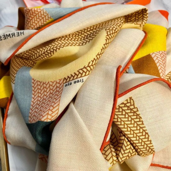 Replica Hermes Beige Il mio primo scialle galoppo 140 imitazione Falso Replica Hermes Beige Il mio primo scialle galoppo 140 imitazione Falso