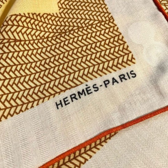 Replica Hermes Beige Il mio primo scialle galoppo 140 imitazione Falso Replica Hermes Beige Il mio primo scialle galoppo 140 imitazione Falso