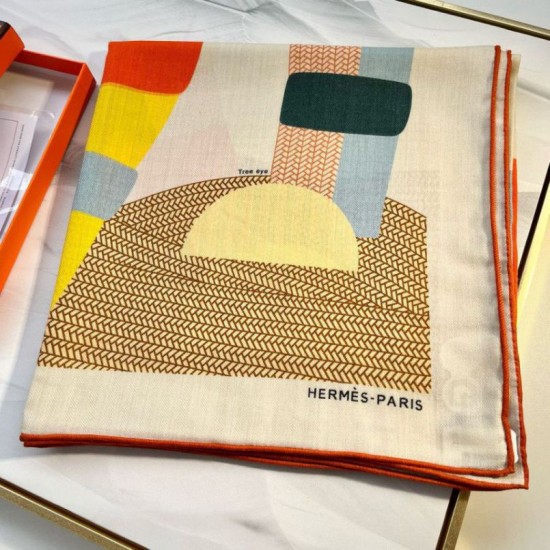 Replica Hermes Beige Il mio primo scialle galoppo 140 imitazione Falso Replica Hermes Beige Il mio primo scialle galoppo 140 imitazione Falso
