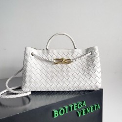 Bottega Veneta Andiamo Piccolo East/West Borsa Agnello Intrecciata Bianca