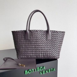 Borsa Cabat media Bottega Veneta Intrecciato fondente agnello