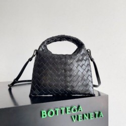Bottega Veneta Mini Hop Borsa vitello intrecciata nera