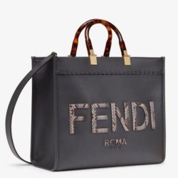 Borsa tote media Fendi Sunshine nera con logo pitone