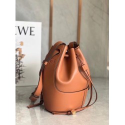 Loewe Piccolo Balloon Bucket Borsa Cammello vitello