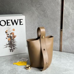 Loewe Mini Pebble Bucket Borsa Oak Calfskin