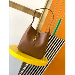 Borsa hobo piccola Saint Laurent Le 5 À 7 Supple marrone Borsa hobo piccola Saint Laurent Le 5 À 7 Supple marrone