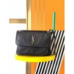Borsa media Saint Laurent Niki a catena agnello martellata nera Borsa media Saint Laurent Niki a catena agnello martellata nera