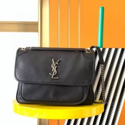 Borsa media Saint Laurent Niki a catena agnello martellata nera