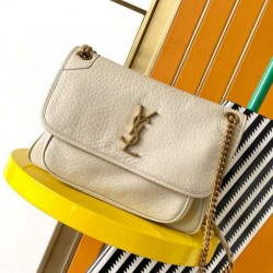 Borsa media Saint Laurent Niki a catena agnello martellata bianca