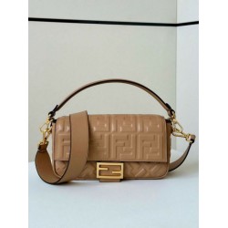 Borsa media Fendi Baguette in nappa beige FF Borsa media Fendi Baguette in nappa beige FF