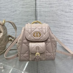 Zaino piccolo Dior Caro in Pelle di agnello beige Macrocannage
