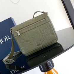 Borsa a tracolla da uomo Dior con patta in pelle kaki Gravity Borsa a tracolla da uomo Dior con patta in pelle kaki Gravity