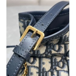 Dior 30 Montaigne Mini Bucket Bag con coulisse Blu scuro Dior 30 Montaigne Mini Bucket Bag con coulisse Blu scuro
