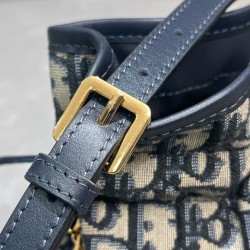 Dior 30 Montaigne Mini Bucket Bag con coulisse Blu scuro
