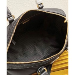 Prada Borsa tote Fever-Edition in nylon riciclato e Safiano Nero