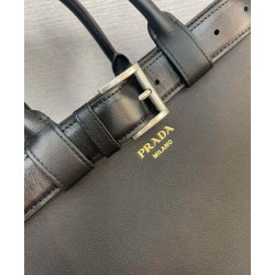 Borsa a mano grande con fibbia Prada con cintura 1BA416 Nero