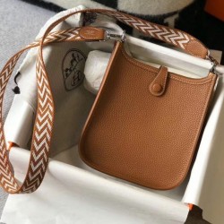 Mini borsa Hermes Evelyne III TPM in pelle Clemence oro