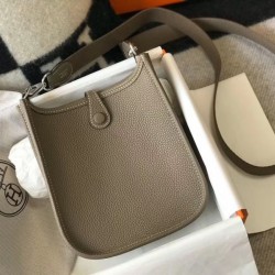 Mini borsa Hermes Evelyne III TPM in pelle Clemence color talpa