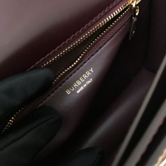 Replica Borsa TB piccola in pelle di agnello con monogramma trapuntato rossa Replica Borsa TB piccola in pelle di agnello con monogramma trapuntato rossa