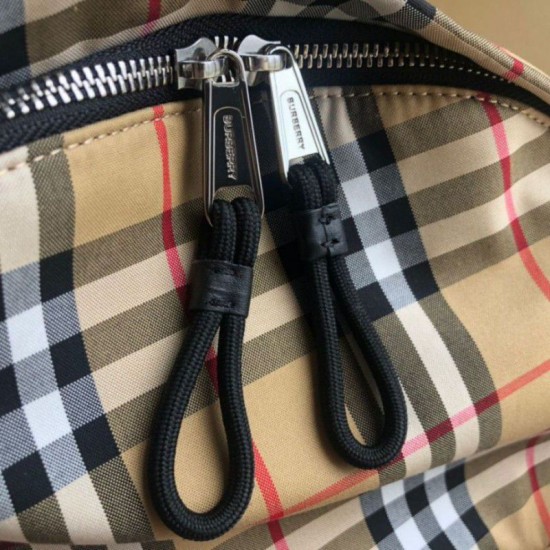 Replica Zaino in nylon con motivo Vintage check marrone Replica Zaino in nylon con motivo Vintage check marrone