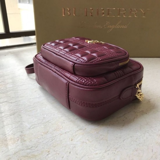 Replica Burberry Borsa per fotocamera trapuntata piccola Claret Replica Burberry Borsa per fotocamera trapuntata piccola Claret