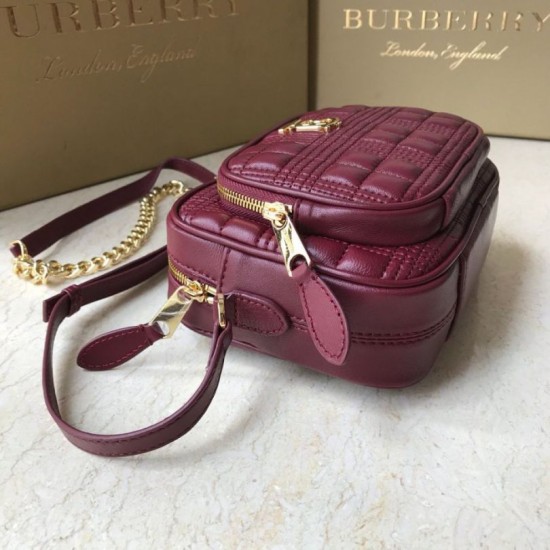 Replica Burberry Borsa per fotocamera trapuntata piccola Claret Replica Burberry Borsa per fotocamera trapuntata piccola Claret