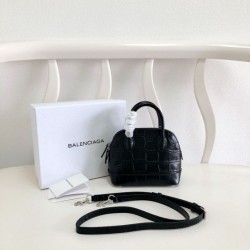 Borsa a tracolla Balenciaga Ville XXS in pelle stampata coccodrillo nera