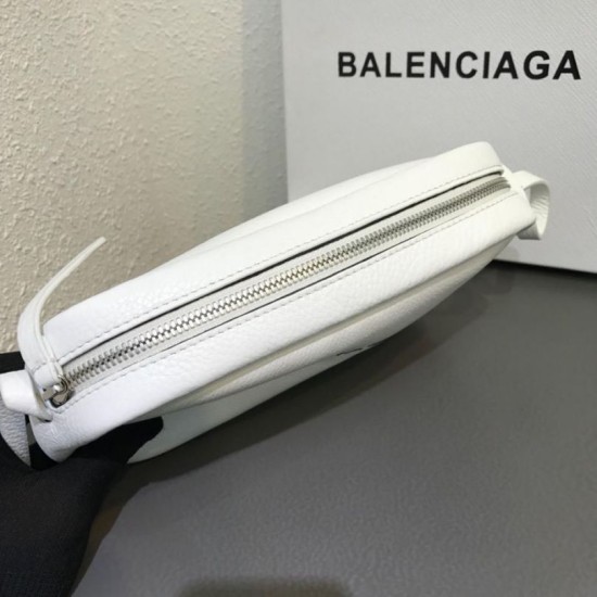 Replica Borsa piccola per fotocamera Balenciaga Everyday liscia vitello beige Replica Borsa piccola per fotocamera Balenciaga Everyday liscia vitello beige