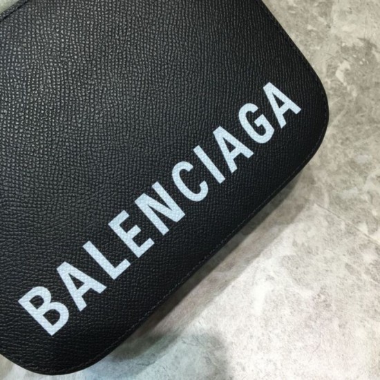 Replica Borsa per fotocamera piccola Balenciaga Everyday Pelle di vitello pieno fiore nera Replica Borsa per fotocamera piccola Balenciaga Everyday Pelle di vitello pieno fiore nera