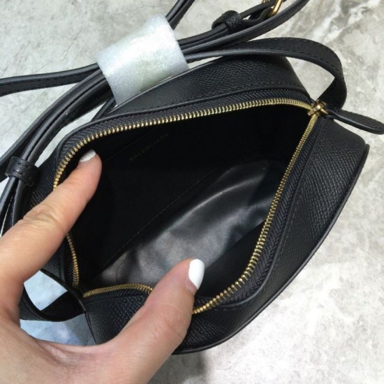 Replica Borsa per fotocamera piccola Balenciaga Everyday Pelle di vitello pieno fiore nera Replica Borsa per fotocamera piccola Balenciaga Everyday Pelle di vitello pieno fiore nera