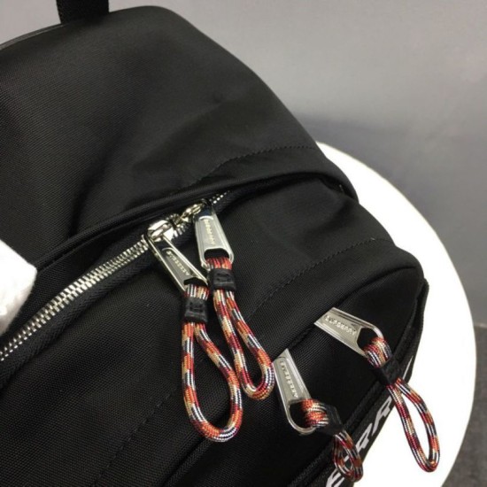 Replica Zaino Buris Nevis grande dettaglio logo Burberry Replica Zaino Buris Nevis grande dettaglio logo Burberry
