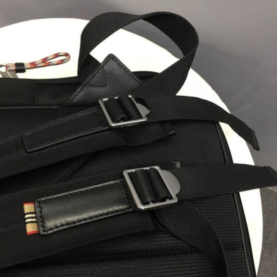 Replica Zaino Buris Nevis grande dettaglio logo Burberry Replica Zaino Buris Nevis grande dettaglio logo Burberry