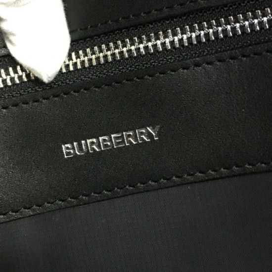Replica Zaino Buris Nevis grande dettaglio logo Burberry Replica Zaino Buris Nevis grande dettaglio logo Burberry