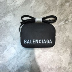 Borsa per fotocamera piccola Balenciaga Everyday Pelle di vitello pieno fiore nera