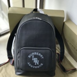 Zaino Burberry motivo London check grafico 