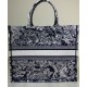 Replica Christian Dior Book Tote blu scuro Replica Christian Dior Book Tote blu scuro