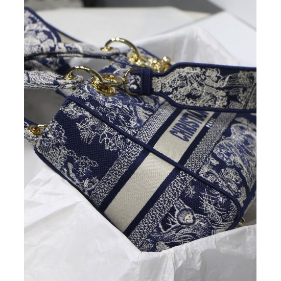 Replica Borsa Christian Dior Medium Lady D-Lite blu scuro Replica Borsa Christian Dior Medium Lady D-Lite blu scuro