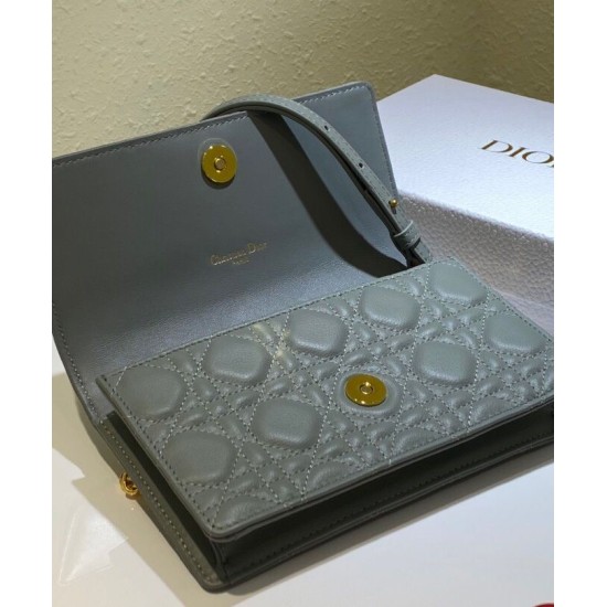 Replica Christian Dior Caro Marsupio Con Borsa A Catena Grigio Replica Christian Dior Caro Marsupio Con Borsa A Catena Grigio