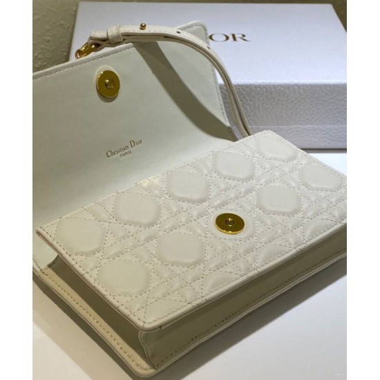 Replica Christian Dior Caro Marsupio Con Borsa A Catena Crema Replica Christian Dior Caro Marsupio Con Borsa A Catena Crema