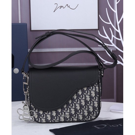 Replica Christian Dior Mini Saddle Messenger Bag Blu Scuro Replica Christian Dior Mini Saddle Messenger Bag Blu Scuro