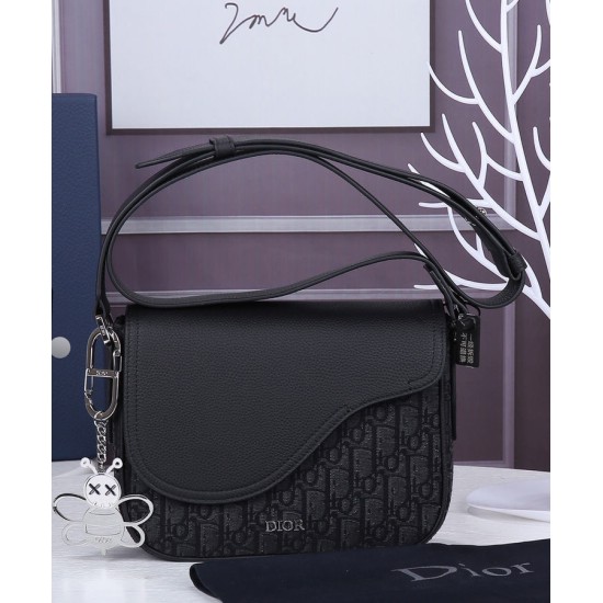 Replica Borsa messenger Christian Dior Mini Saddle nera Replica Borsa messenger Christian Dior Mini Saddle nera