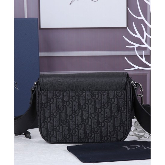 Replica Borsa messenger Christian Dior Mini Saddle nera Replica Borsa messenger Christian Dior Mini Saddle nera