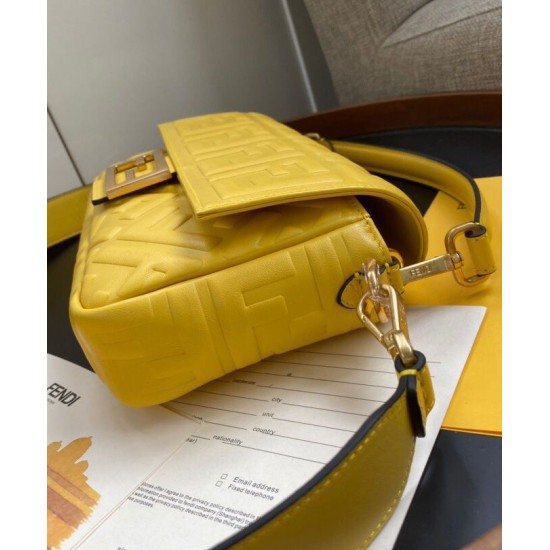 Replica Borsa in pelle baguette 8BR600 Giallo