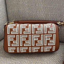 Borsa Baguette In Pelle Con Ricamo FF 8BR600 Caffè