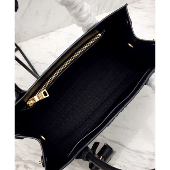 Replica Borsa a mano monocromatica Saffiano Prada nera Replica Borsa a mano monocromatica Saffiano Prada nera