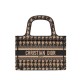 Replica Christian Dior Mini Borsa a mano con ricamo a pied de poule e crema Replica Christian Dior Mini Borsa a mano con ricamo a pied de poule e crema