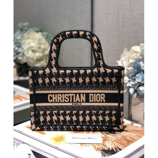 Replica Christian Dior Mini Borsa a mano con ricamo a pied de poule e crema Replica Christian Dior Mini Borsa a mano con ricamo a pied de poule e crema