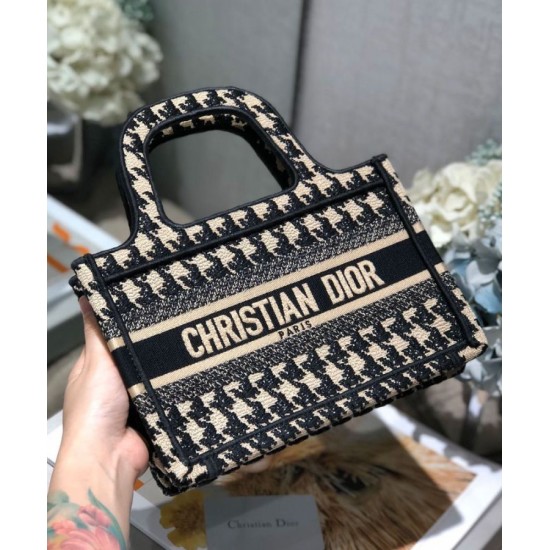 Replica Christian Dior Mini Borsa a mano con ricamo a pied de poule e crema Replica Christian Dior Mini Borsa a mano con ricamo a pied de poule e crema